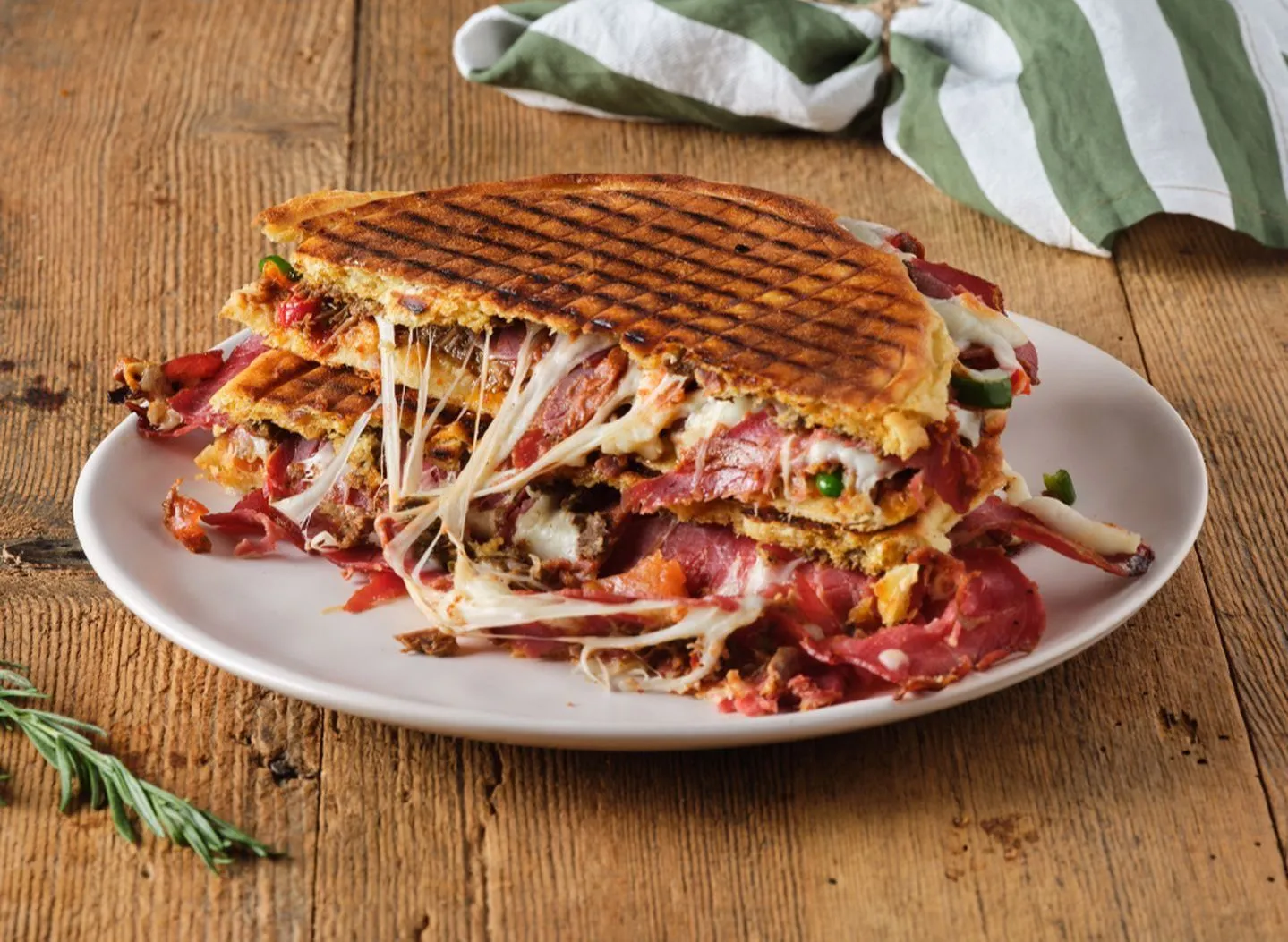 Sucuklu Tost